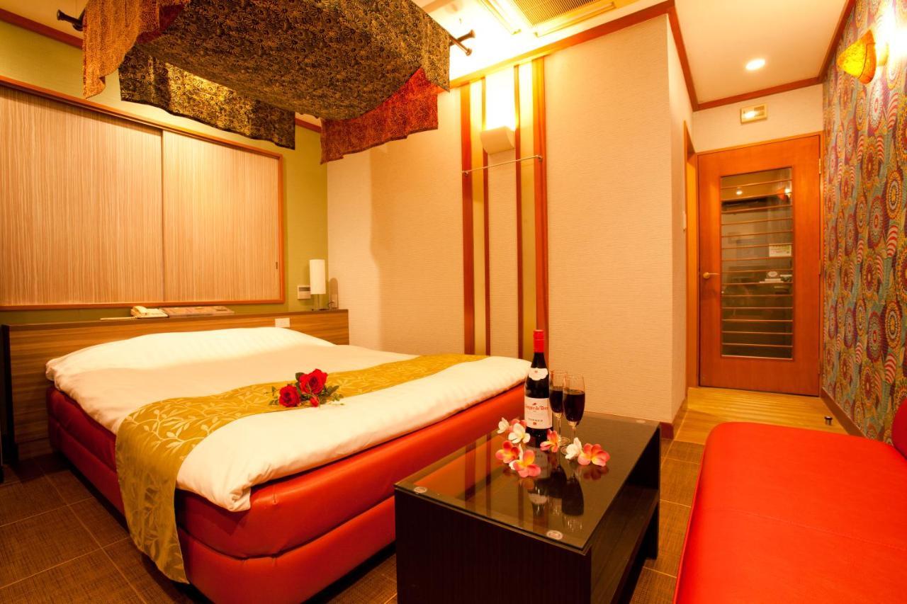 Luna (adults Only) 3*